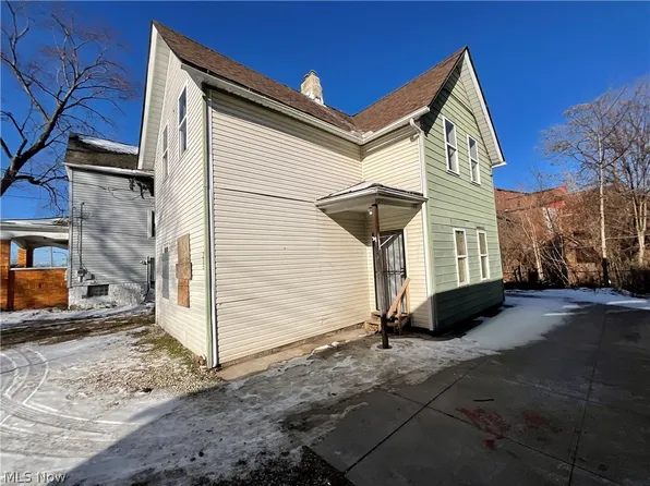 255 Cross St, Akron, OH 44311