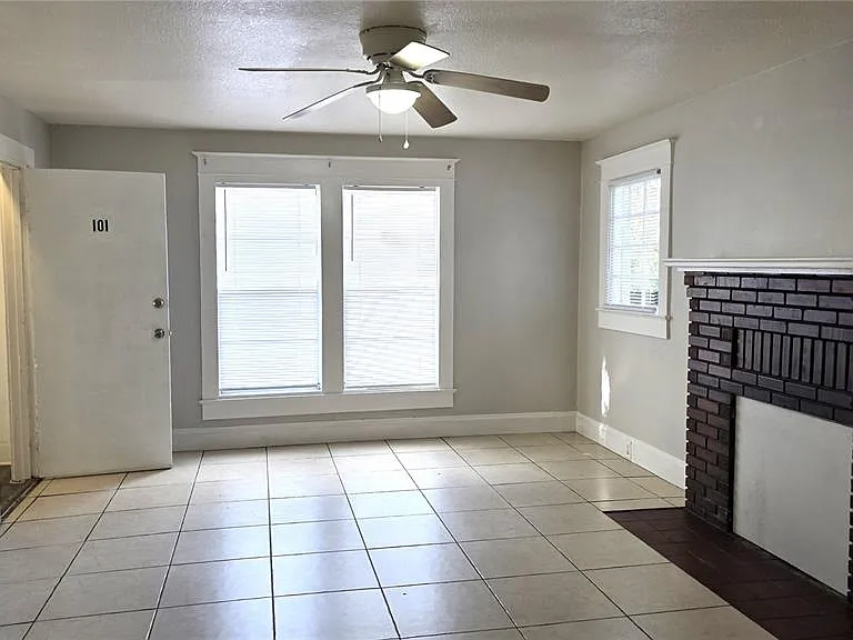 1113 S Park Ave #101 — Photo 2