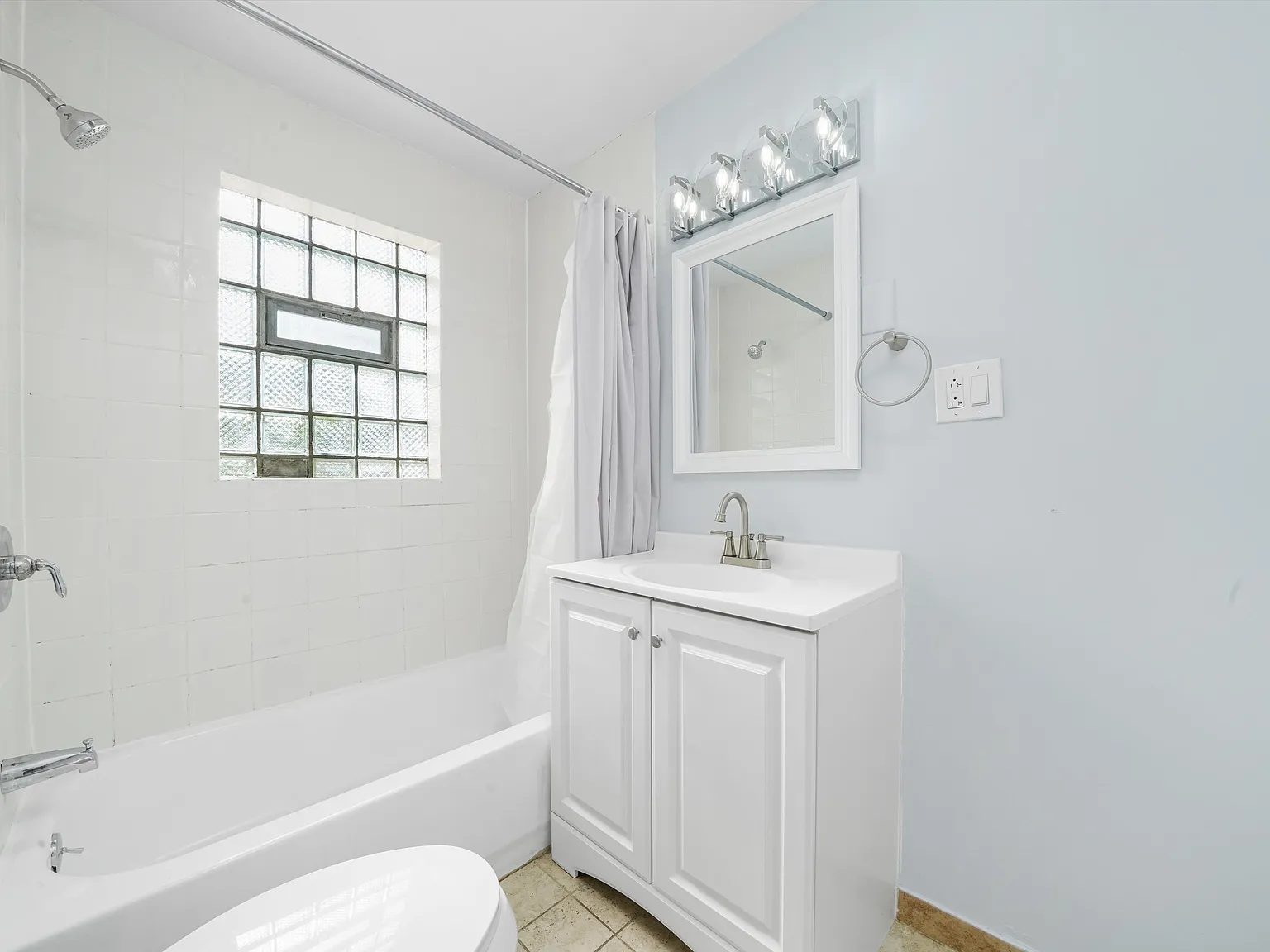 2 bed, 800 sqft, $1,700 — Photo 4