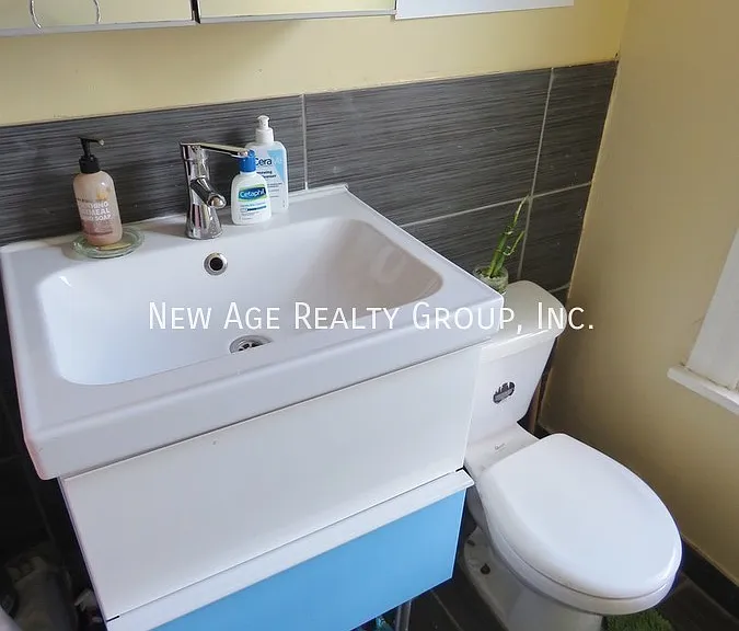 4500 Springfield Ave #2R — Photo 6