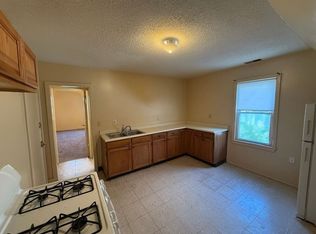 62 Acushnet Ave FLOOR 4, Springfield, MA 01105