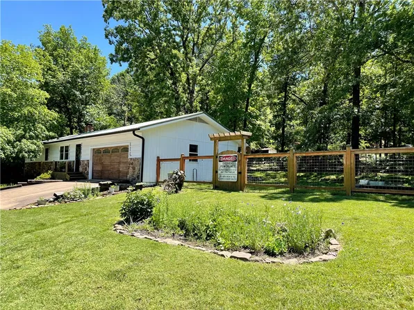 900 Dogwood St, Huntsville, AR 72740