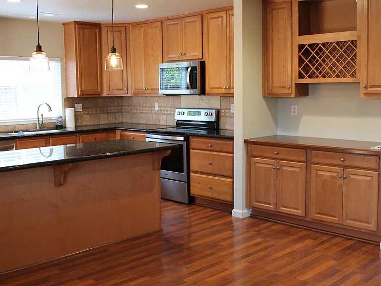 425 Bluefield Ave — Photo 4