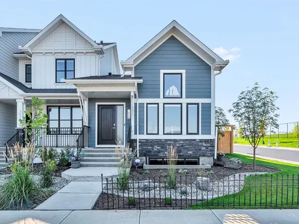 1098 N Creekside Blvd SW, Calgary, AB T2X 5K6