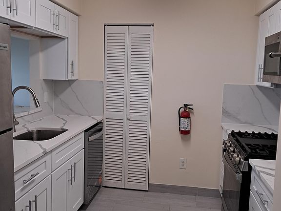 3rd image of 62 Bergen Ridge Rd