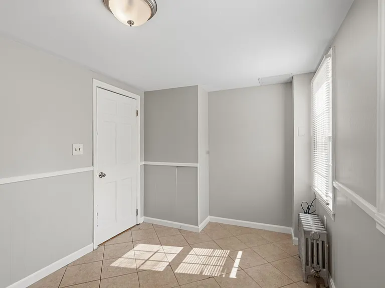 420 Britton St — Photo 9