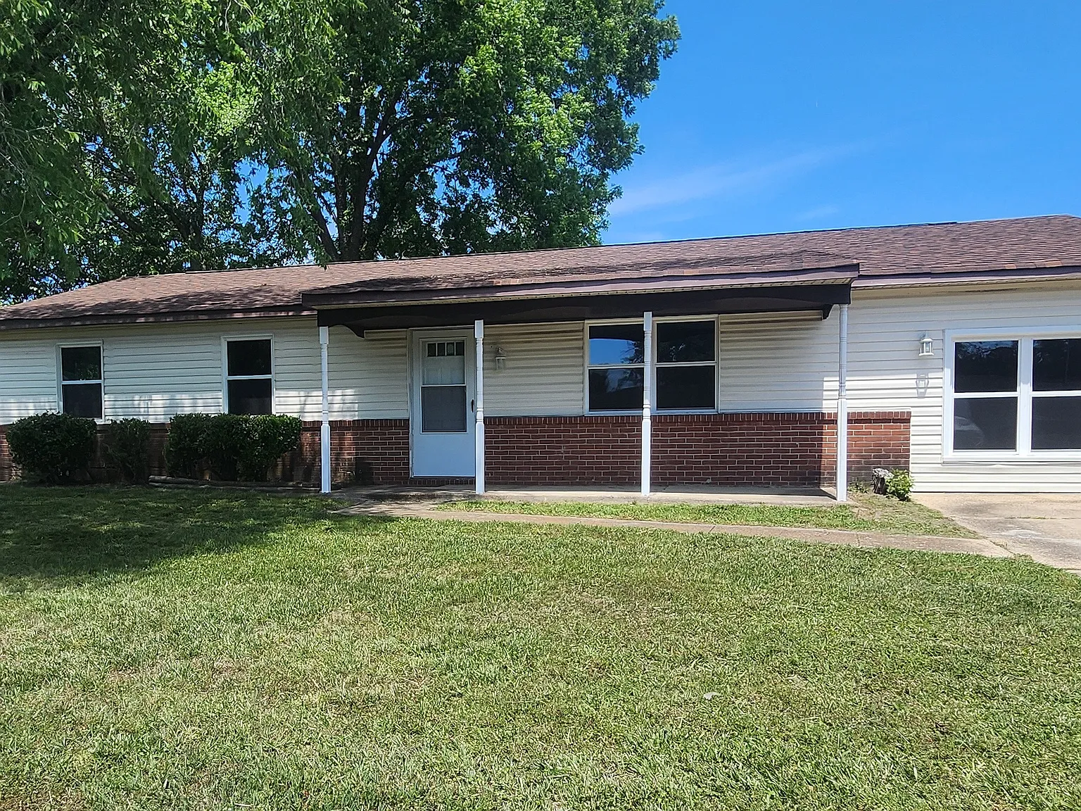 846 Drawbridge Dr - DR846 — Photo 1