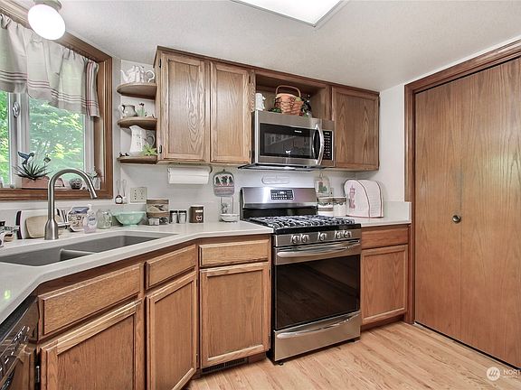 5th image of 5014 Oakmont Place SE