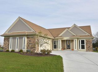 1048 W Monroe Ave, Hartford, WI 53027