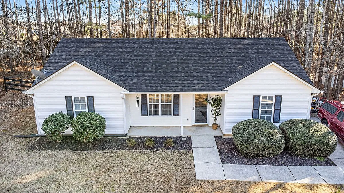 Building Photo - 192 Conifer Ln