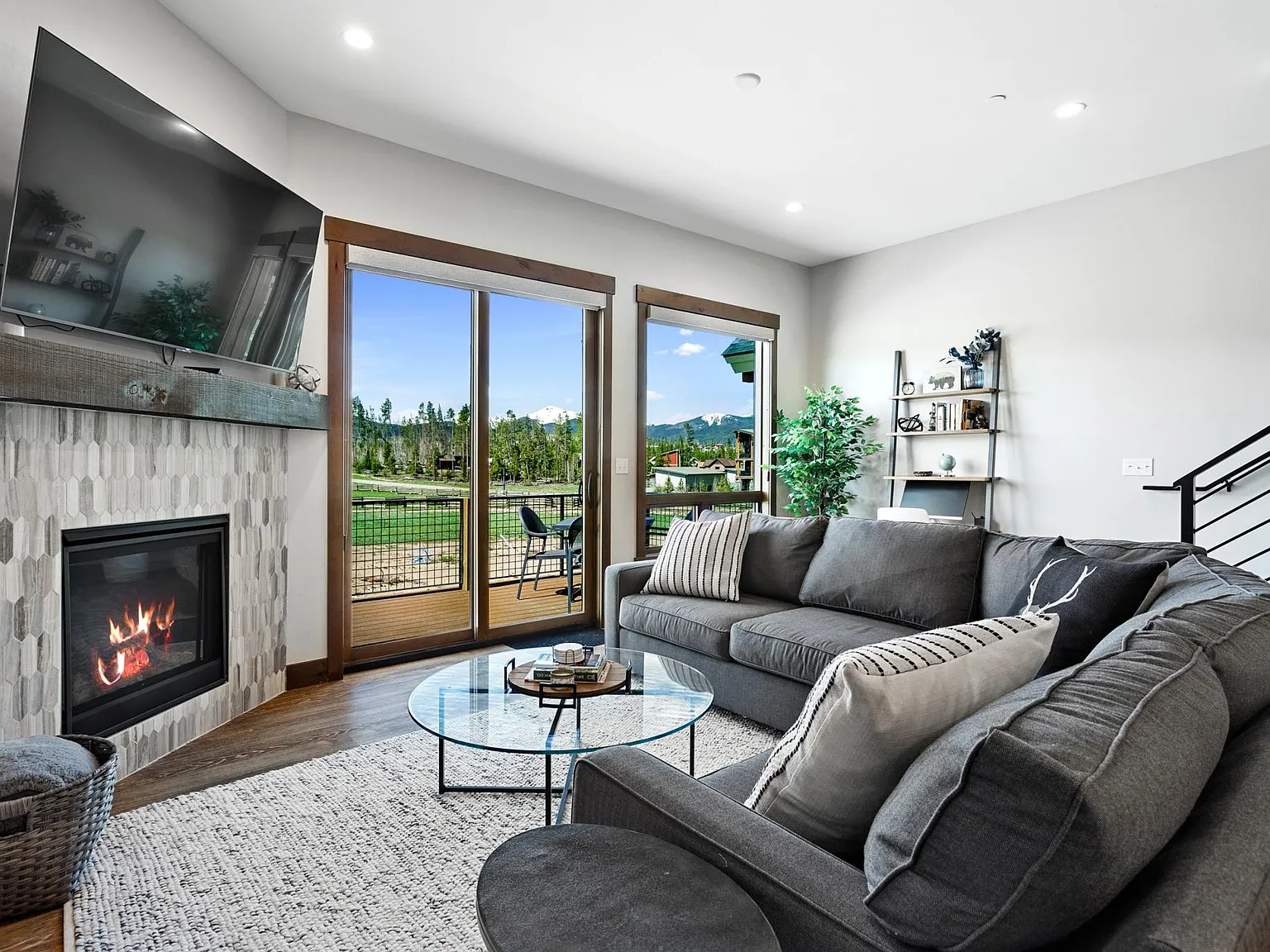 3 bed, 3.5 bath, 1952 sqft, $6,500 — Photo 3