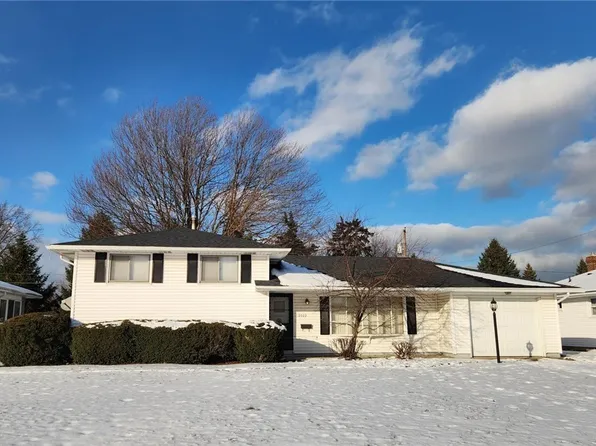 2022 E Skyline Dr, Lorain, OH 44053