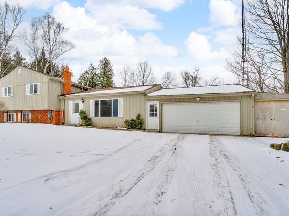 5706 Belle River Rd, Attica, MI 48412