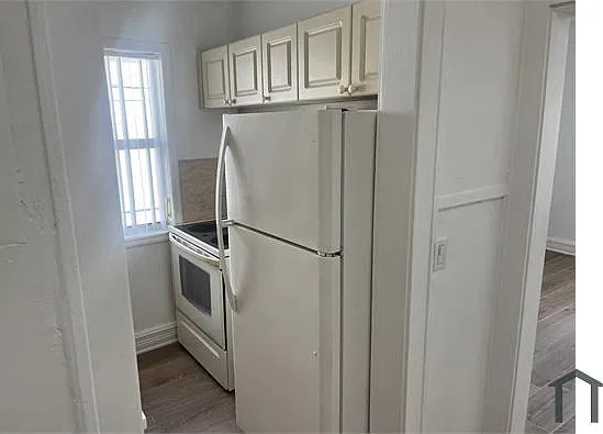 2036 SW 7th St #8 — Photo 8