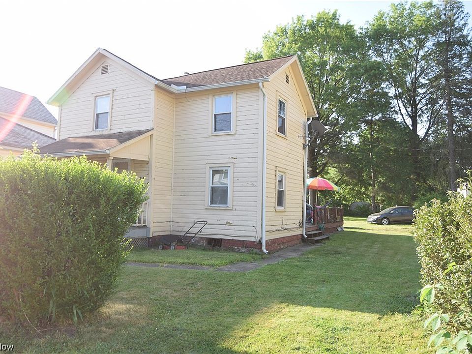 2nd image of 214 E 6th St