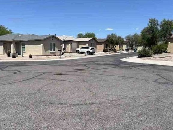 Exterior Neighborhood (street photo)