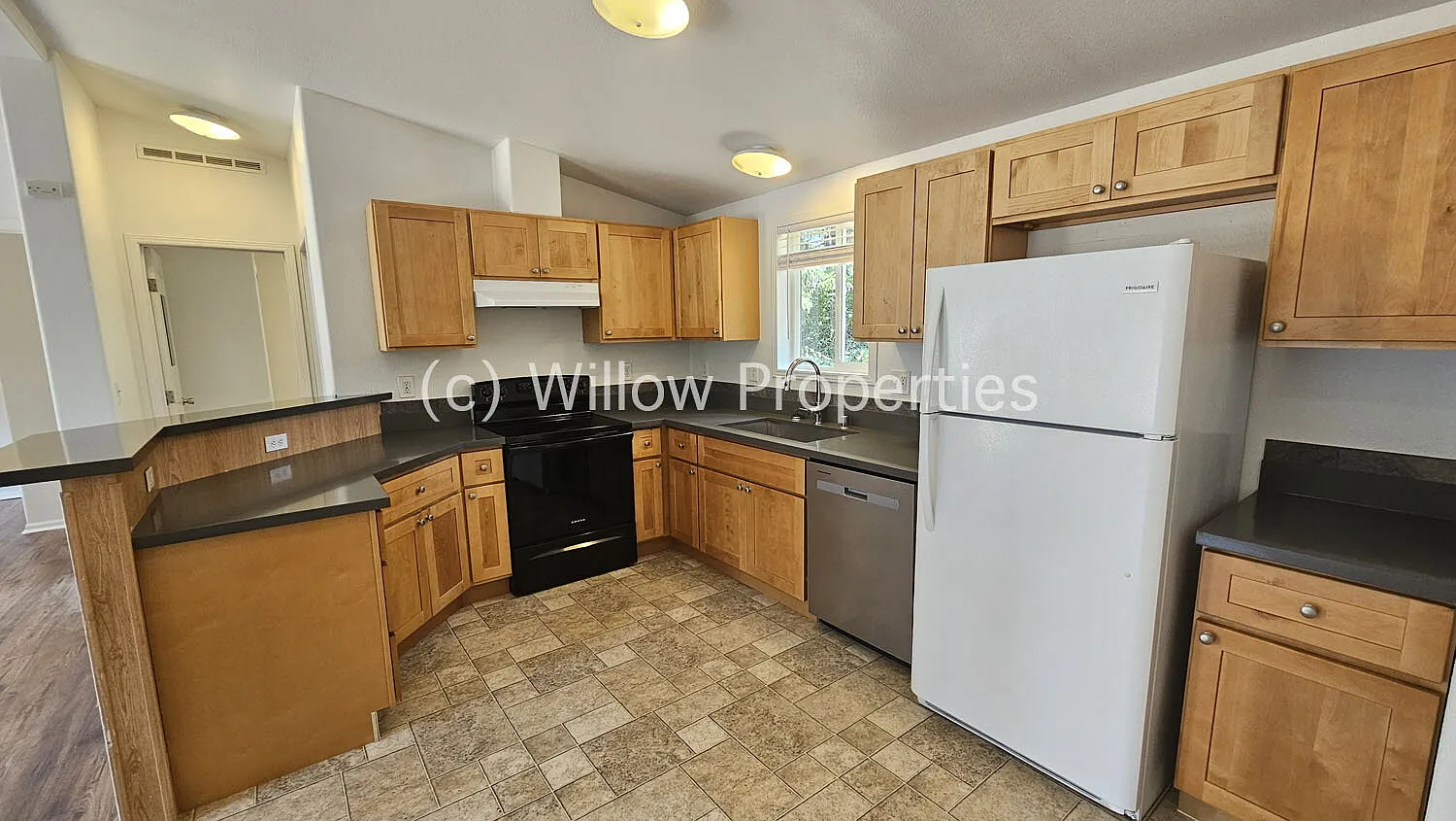 3 bed, 2.0 bath, 1012 sqft, $2,100 — Photo 4