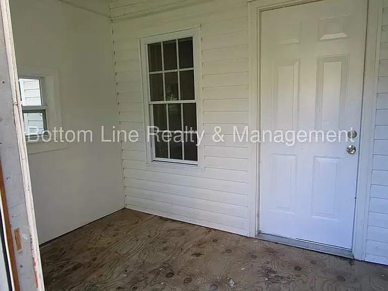 3912 Plainview Rd — Photo 5