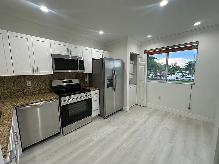 7175 NW 173rd Dr #510 — Photo 8
