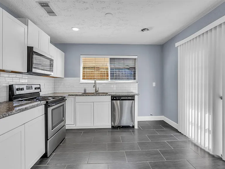 23819 Griffin House Ln — Photo 3