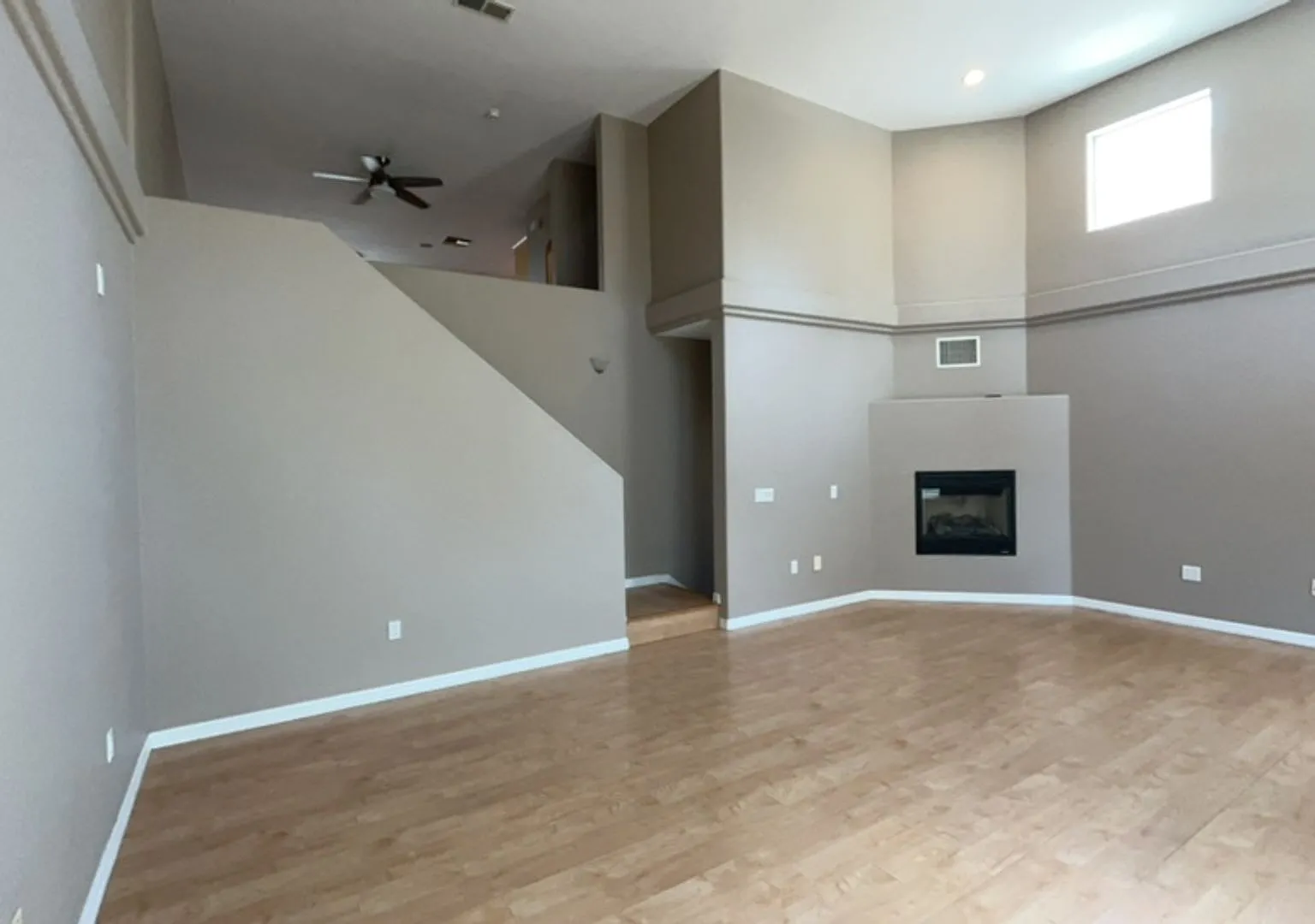 Beautiful El Cajon Row Home! — Photo 2