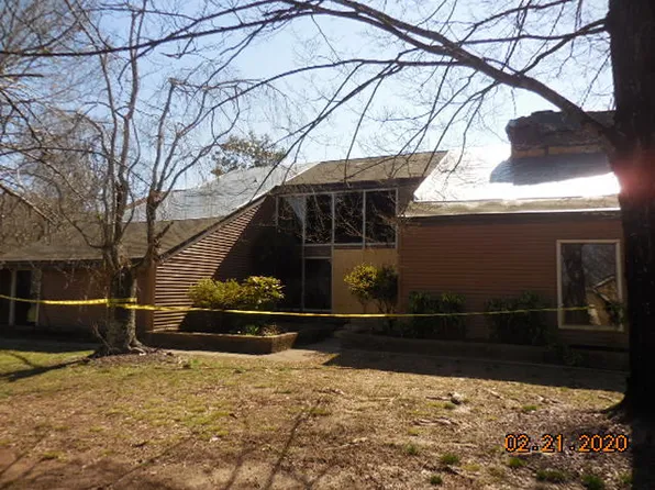 102 Artesia Dr, Oak Ridge, TN 37830