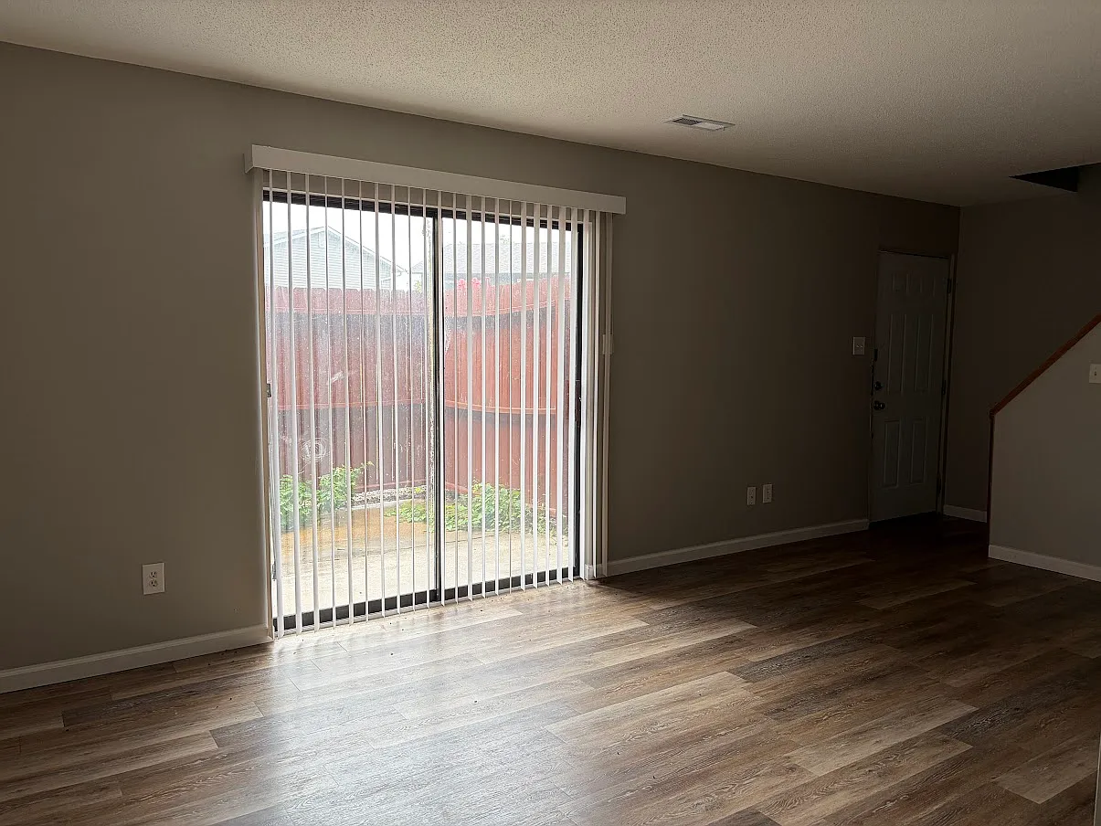 2 bed, 1.5 bath, 980 sqft, $975 — Photo 1