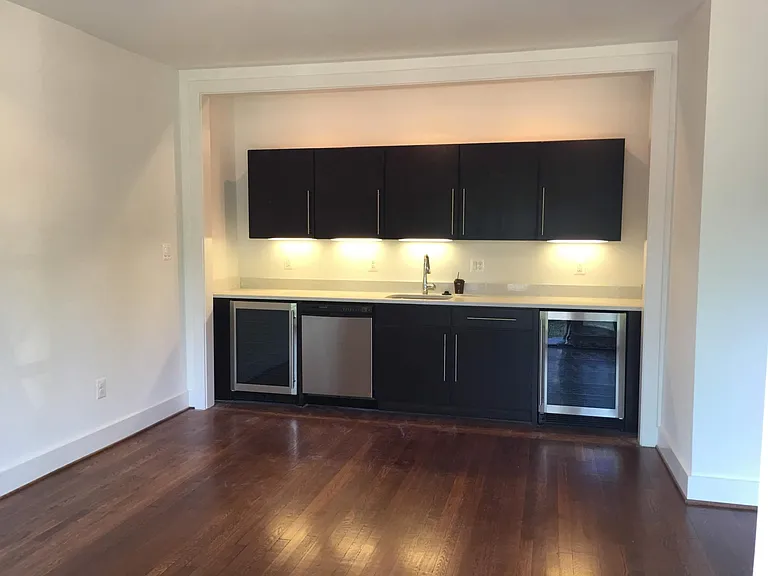 2790 Washington Blvd — Photo 11