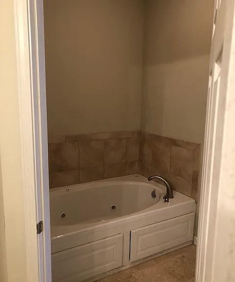 Masterbath Jacuzzi tub