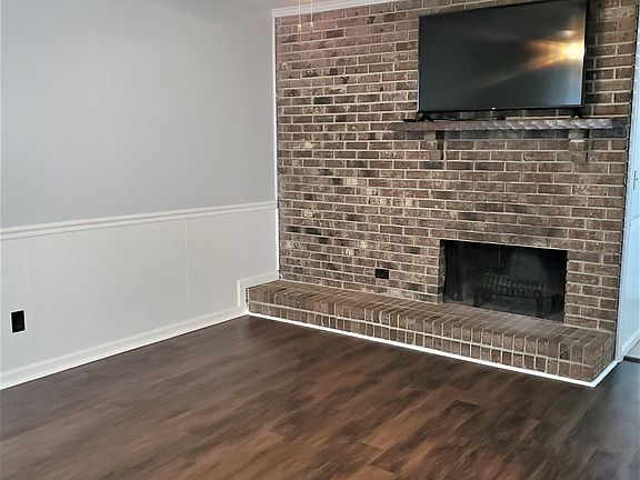 4th image of 3228 Whitney Dr W