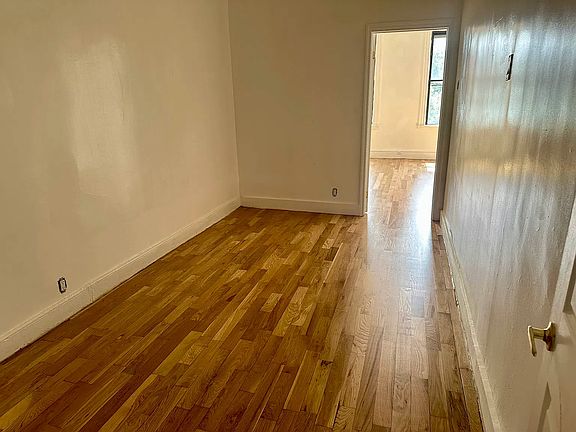 4th image of 231 Irving Ave #3B