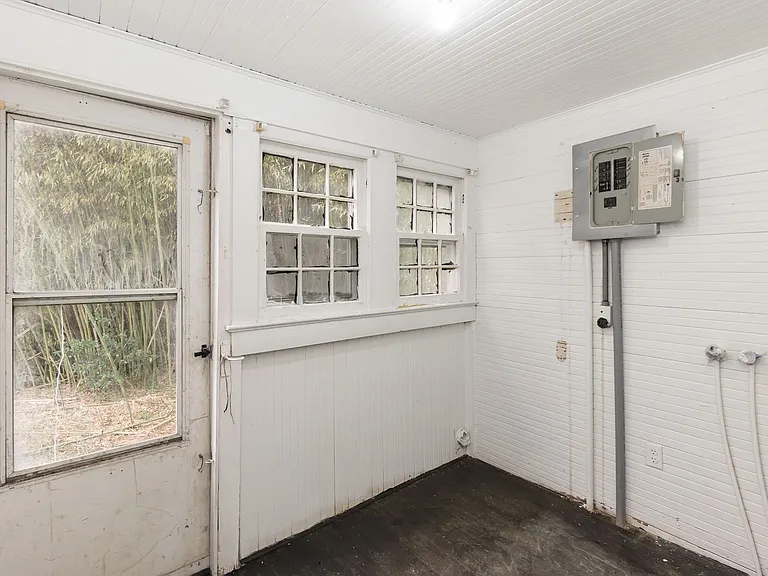 N Main St Duplex — Photo 16