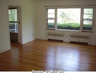 2nd image of 22 Frank St