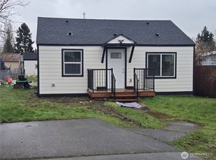 437 D St, Blaine, WA 98230