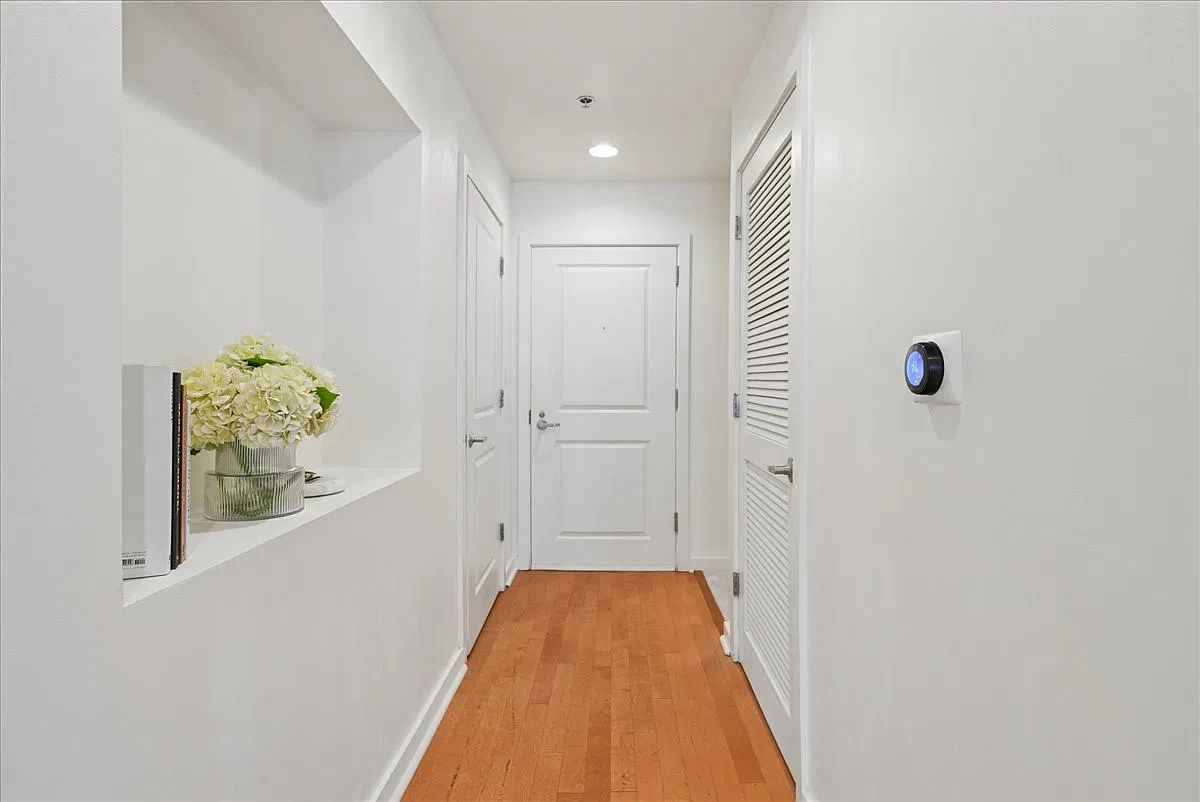 1 bed, 880 sqft, $2,150 — Photo 4