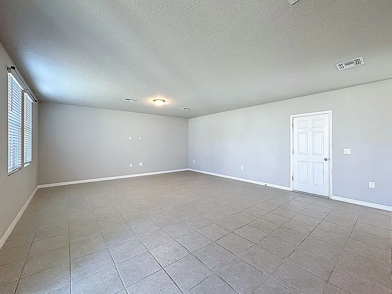 5251 Meredrew Ln — Photo 11