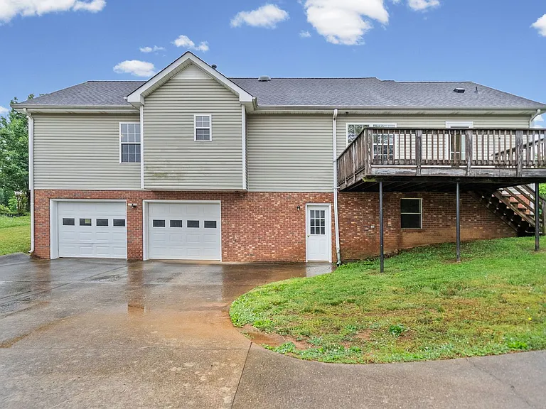 1115 Thornberry Dr — Photo 25