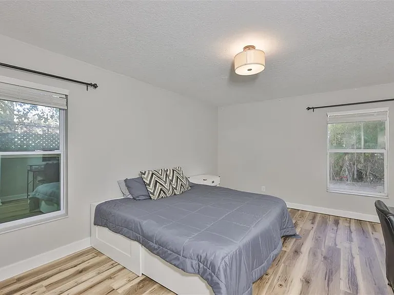 2331 W Chestnut St — Photo 17