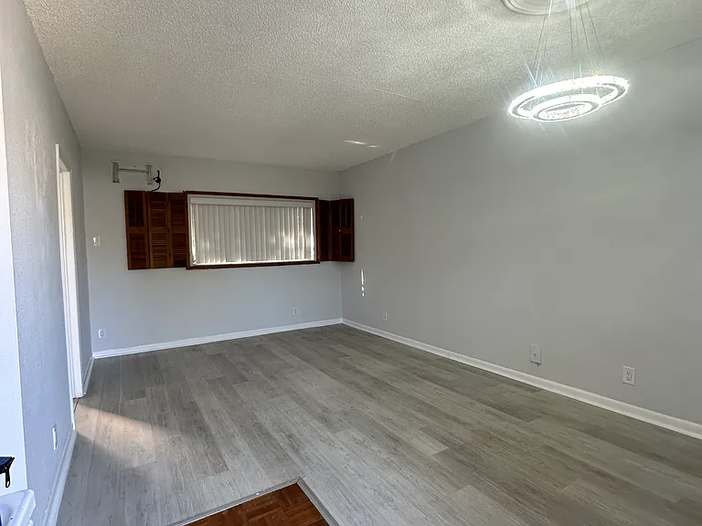 2717 Middle River Dr — Photo 5