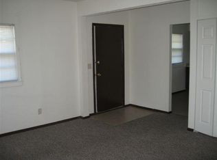 105 Locust St APT 28, Waverly, IA 50677