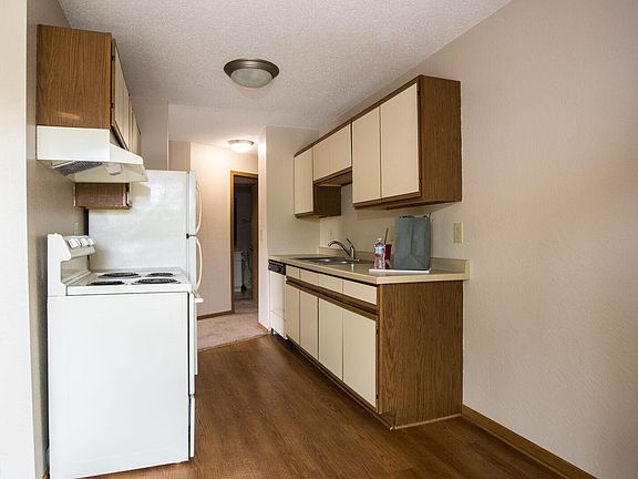 3rd image of 2015 Central Ave NE APT 228