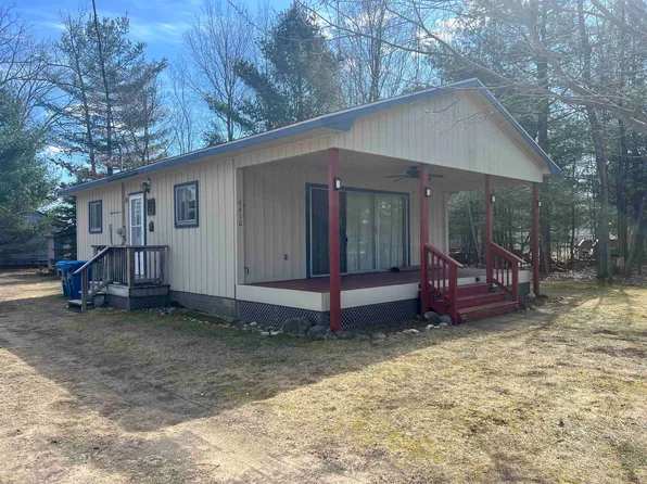 6610 Circle Dr, Harrison, MI 48625