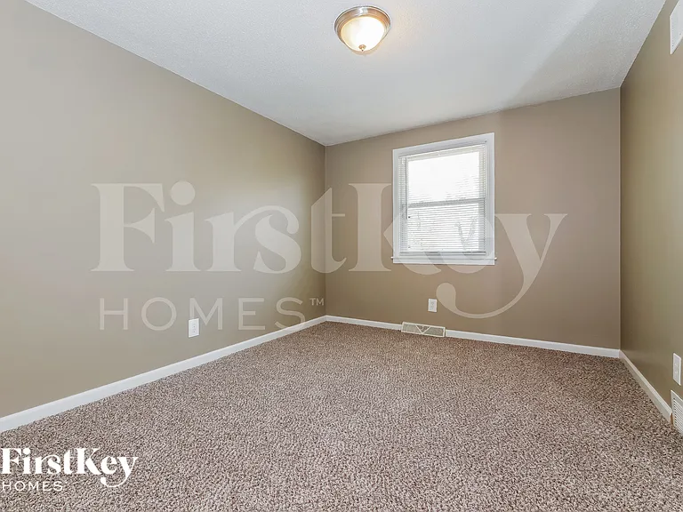 5042 N Bellaire Ave — Photo 15