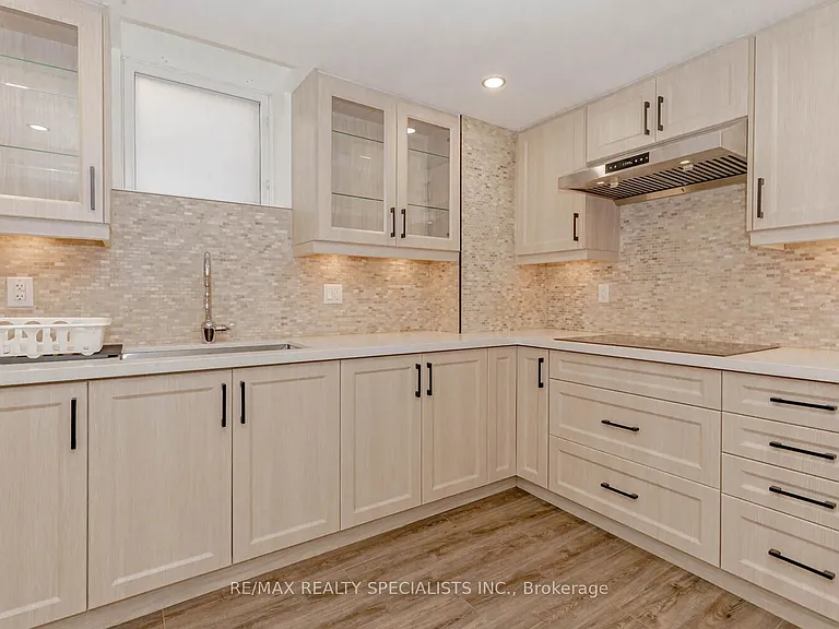 2535 Raglan Ct #LOWER — Photo 18