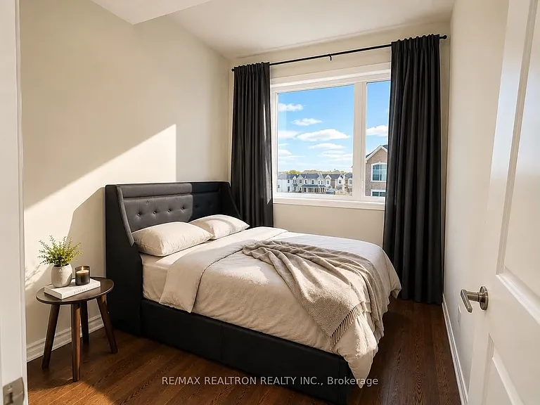 8 Thomas Frisby Jr Cres — Photo 19