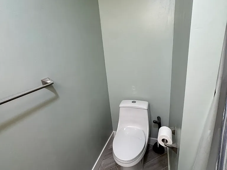 7000 Saranac St #9 — Photo 34