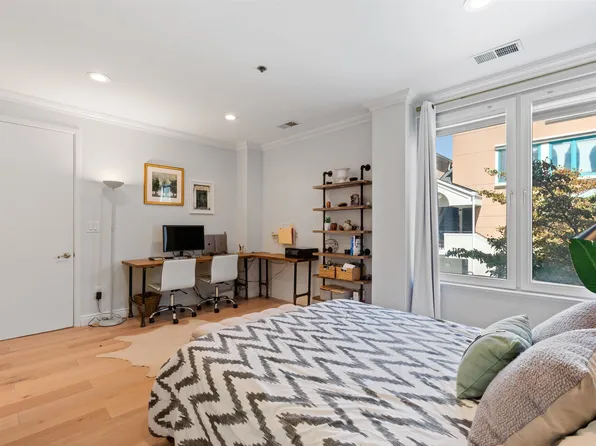 600 Harbor Boulevard image 14 of 21