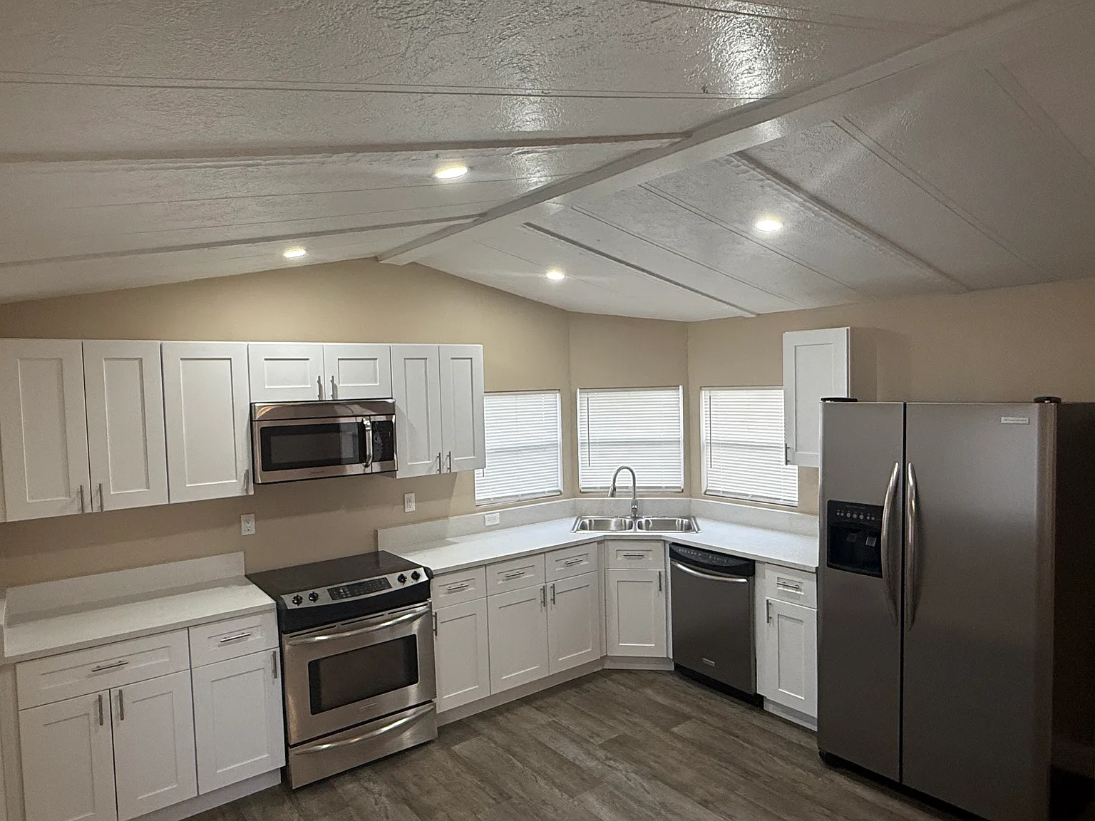 2 bed, 1000 sqft, $1,650 — Photo 2