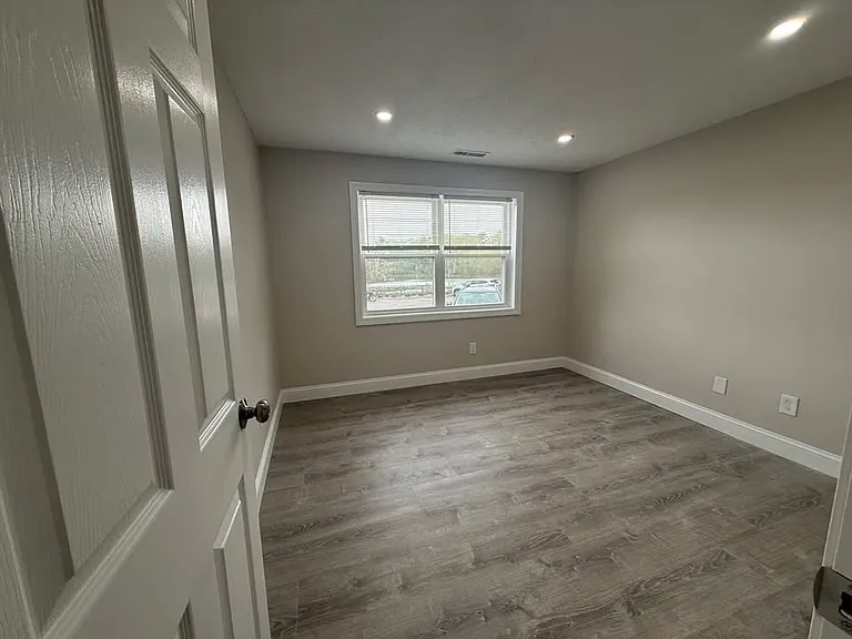 Pondsview Apartments — Photo 157