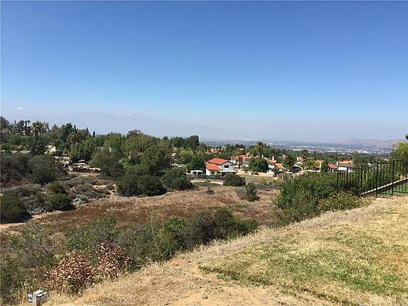 4th image of 2858 Cape Dr